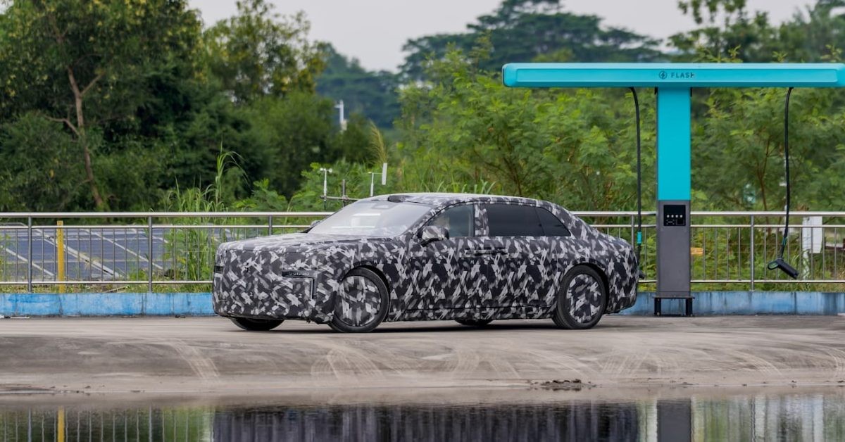 BYD тестирует ультрароскошный электроседан с распашными дверями