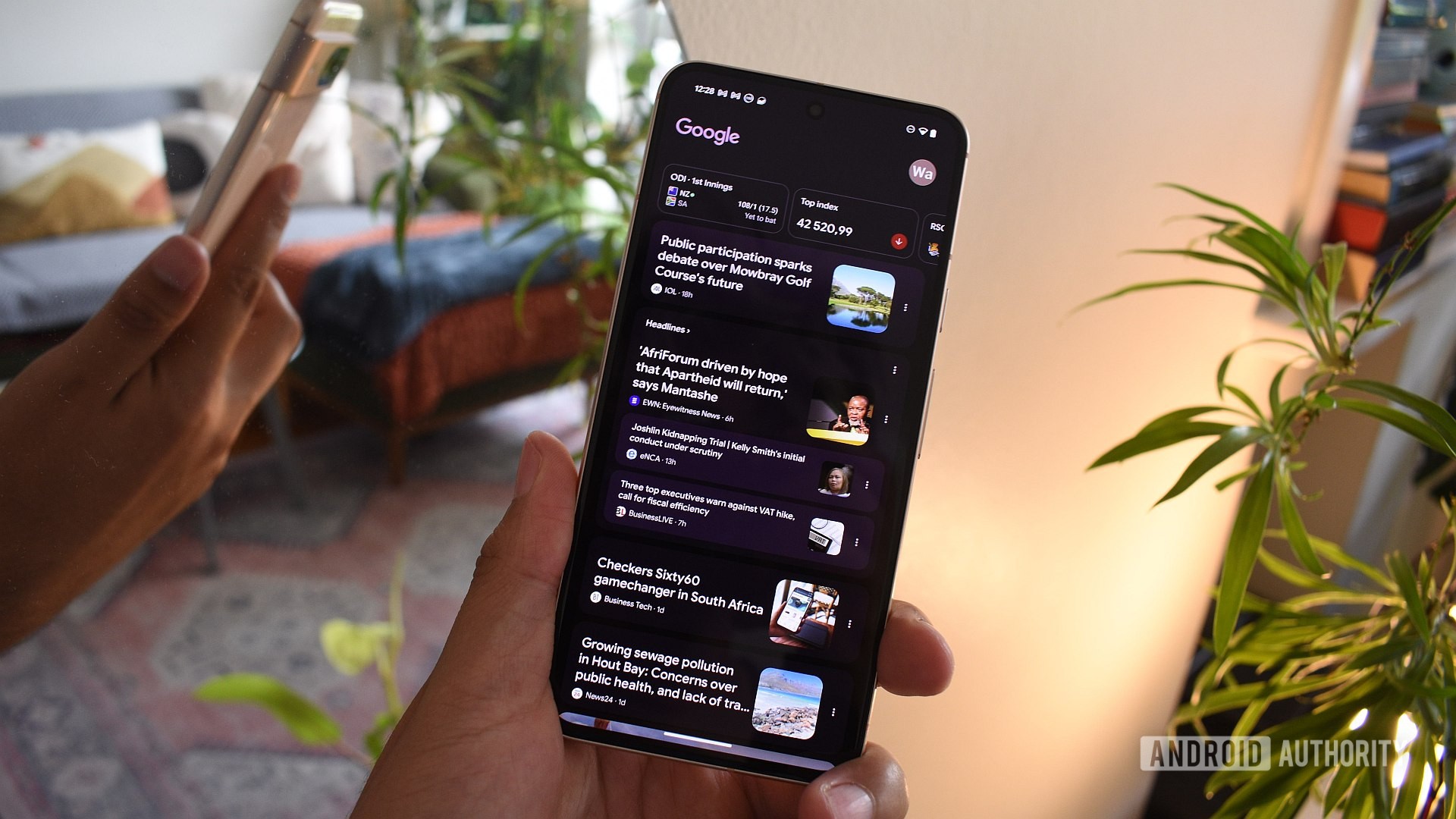 Google Discover pushes users away from the original internet with new AI features
