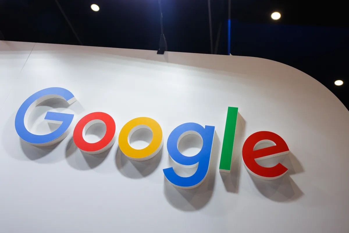 Google asosiy daromadlar o'sishi sekinlashgani fonida AI qidiruv reklamalarini butun dunyo bo'ylab kengaytirmoqda