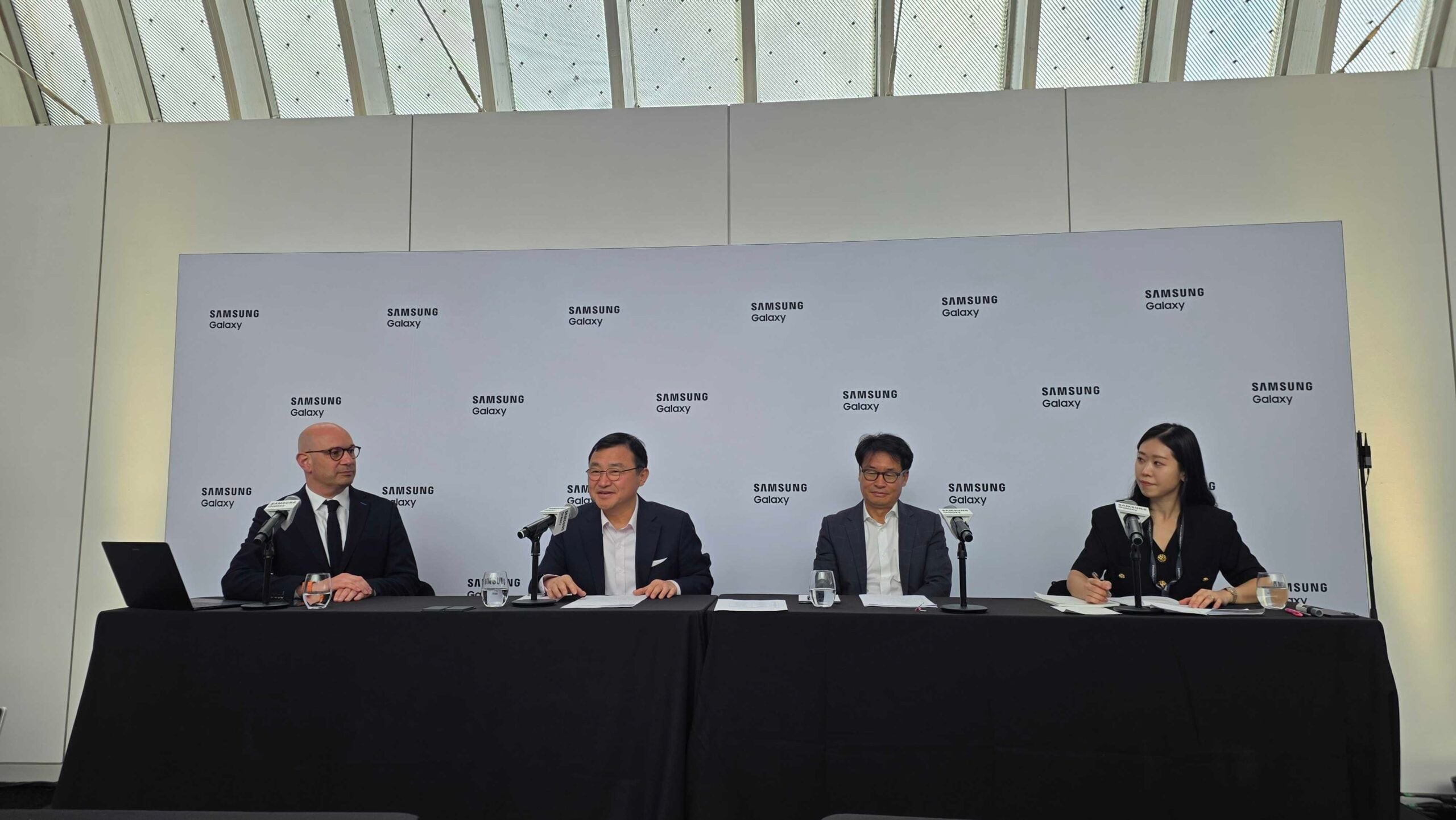 Samsung reports record profits as memory chip prices soar