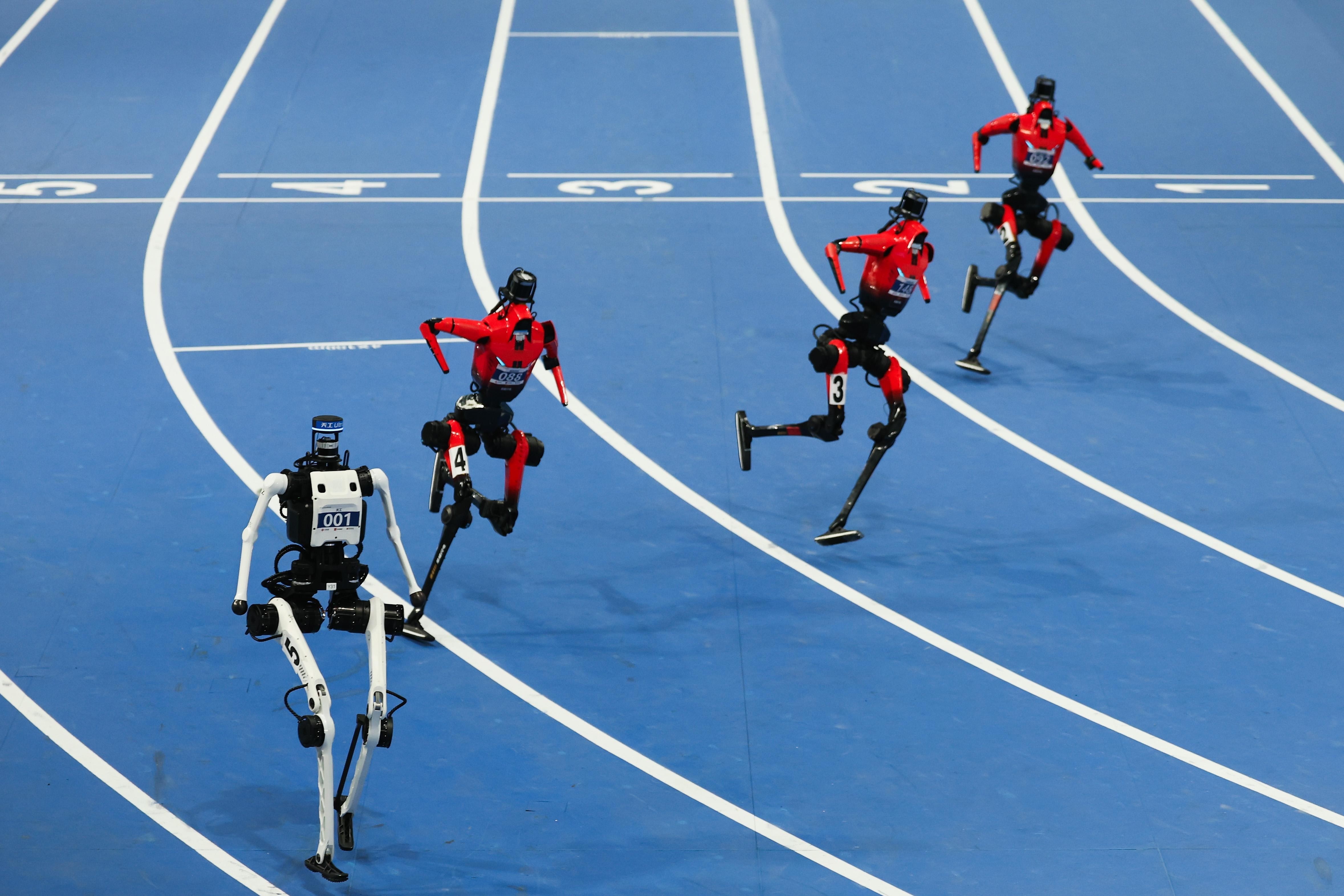 Gumanoid robotlar Useyn Boltning 100 metrlik rekordini yangiladi