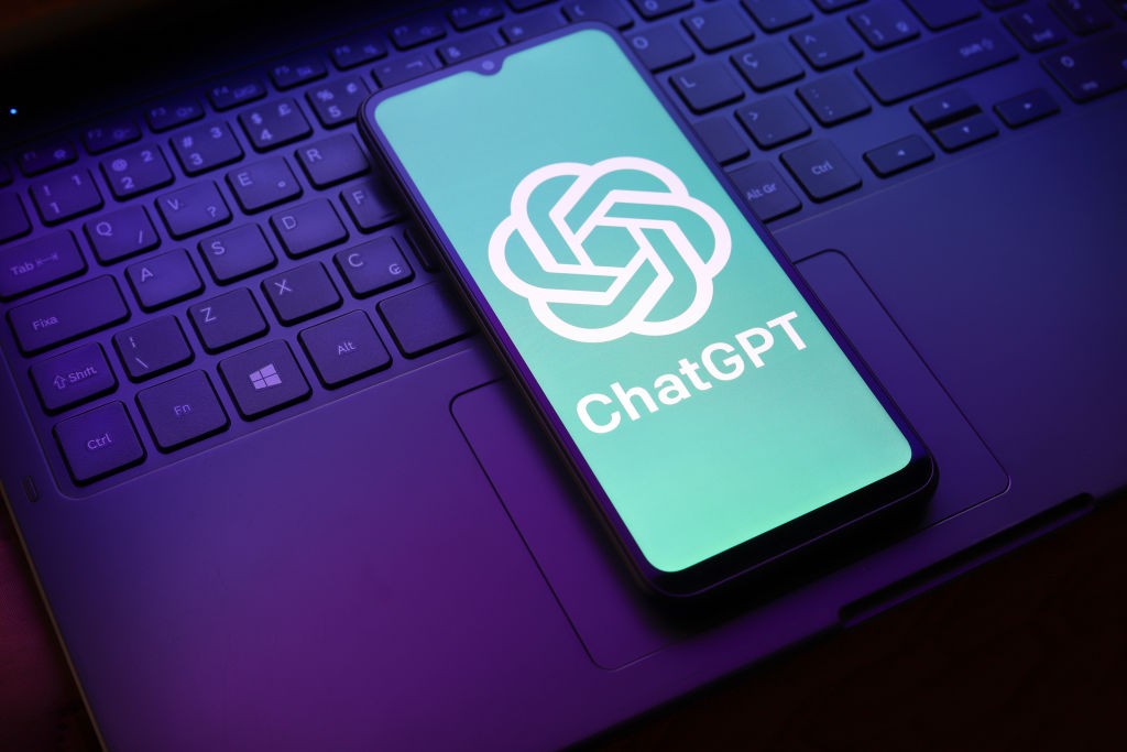 OpenAI sun'iy intellekt tufayli sudga tortildi