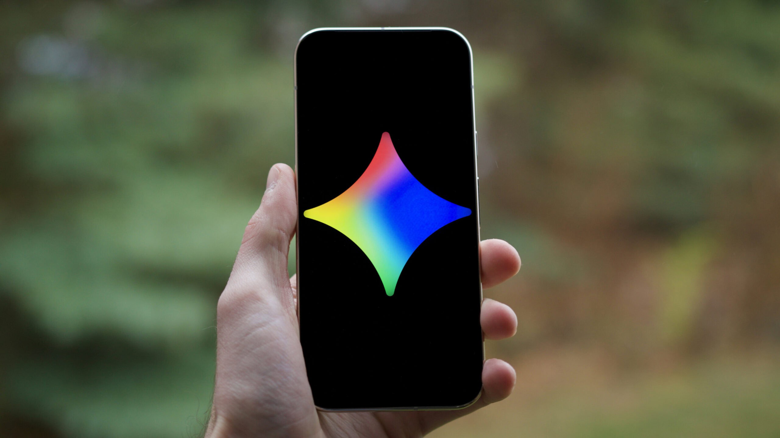 Google Gemini interfeysi foydali o'zgarishlarga boyimoqda
