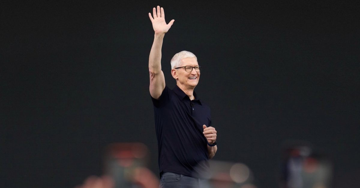 Read Tim Cook's full memo to Apple employees on his final day as CEO