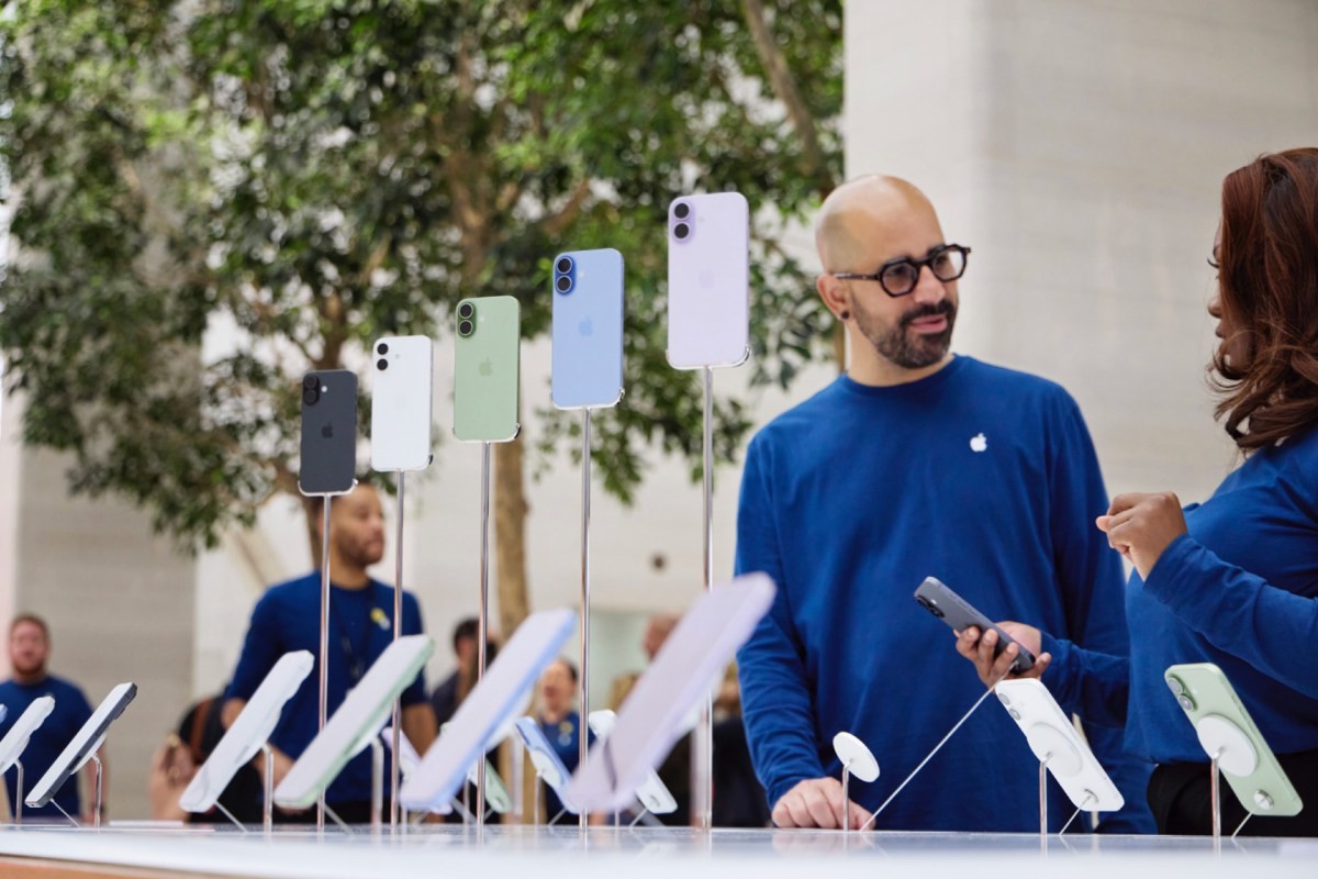 Apple raises prices on existing iPhone models by $100