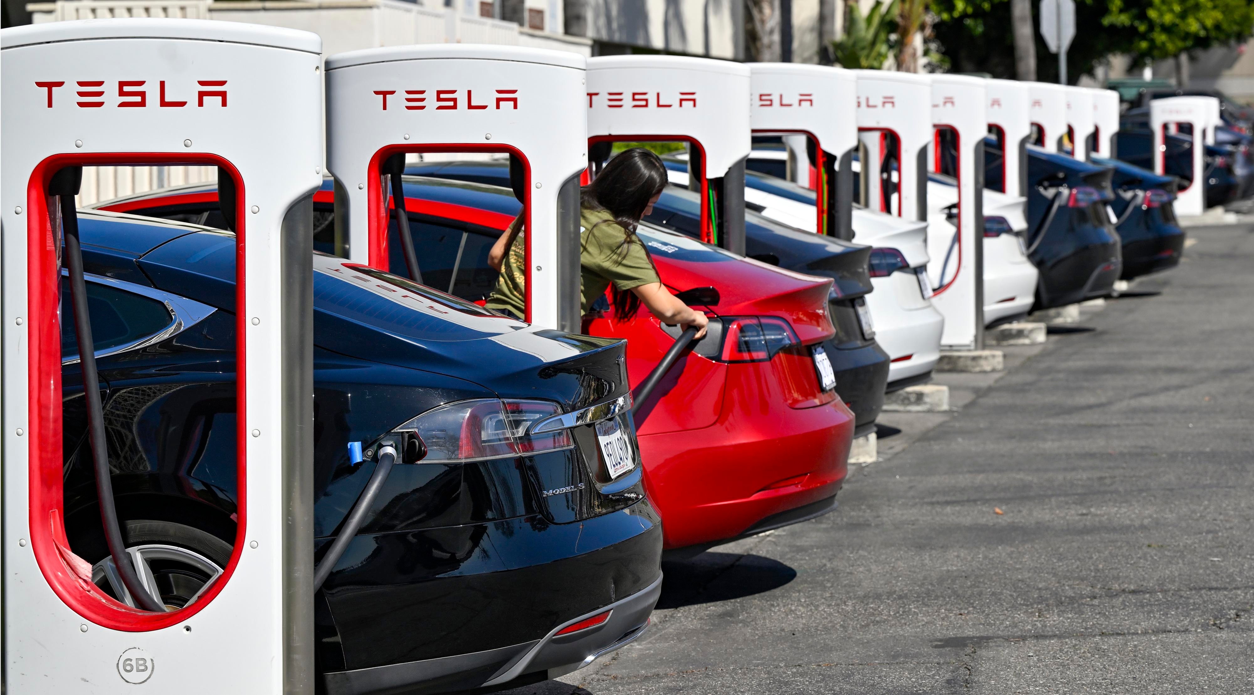 Tesla will now let you drive off mid-charge if there is an emergency